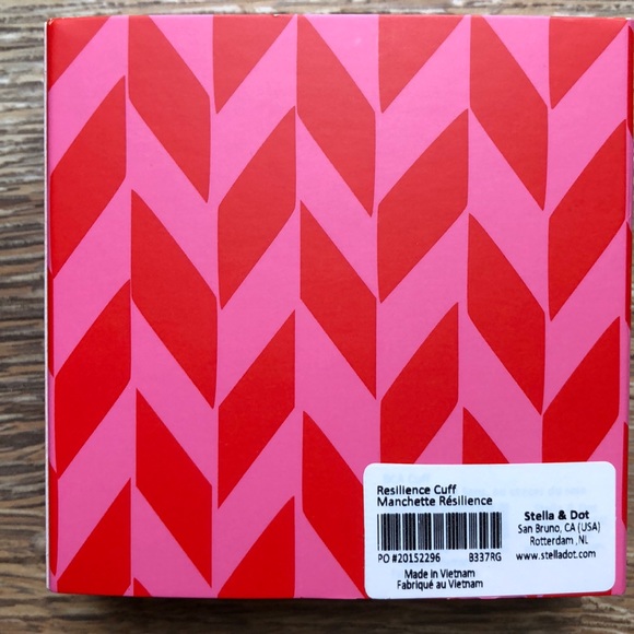 Stella & Dot Resillience Cuff New in Box - Picture 6 of 6